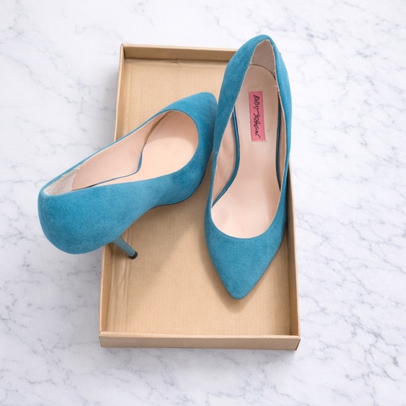 Betsey Johnson Teal Blue Suede Pumps Pink Sole Heels Size 8.5 - Picture 3 of 9